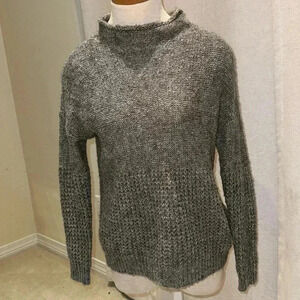 American Eagle gray sweater size Medium long sleeve